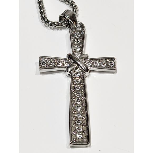 Brilliant Beautiful Austrian Crystal Cross Necklace - Picture 6 of 12